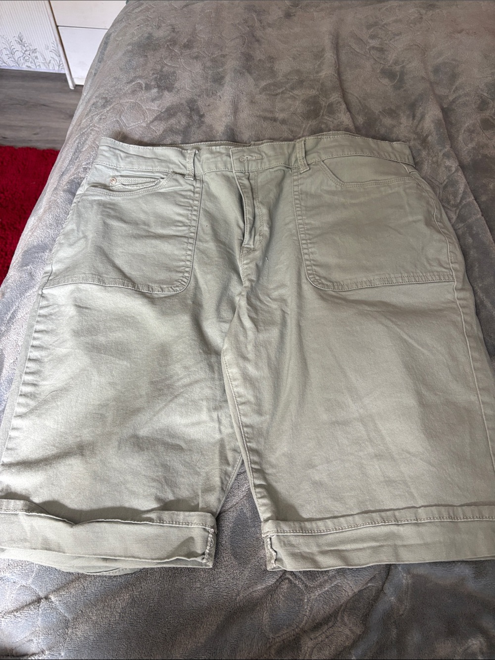 Gloria Vanderbilt Women's Bermuda Shorts in Light Olive